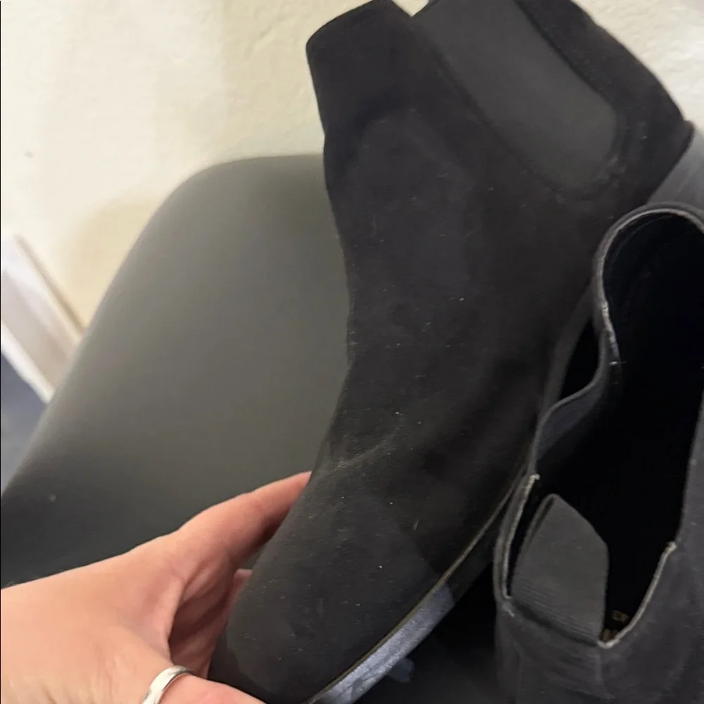 Men’s H and M Black Chelsea Boots size 43 EUC